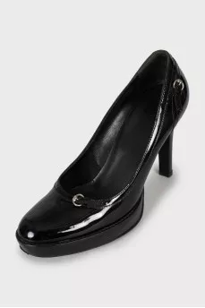 Patent leather shoes in black