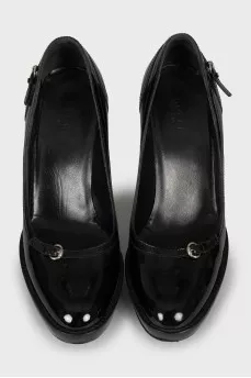 Patent leather shoes in black