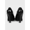 Patent leather shoes in black