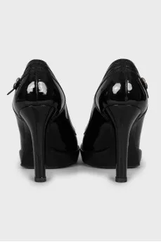 Patent leather shoes in black
