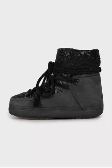 Insulated boots decorated with sequins