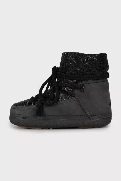 Insulated boots decorated with sequins