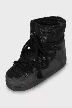 Insulated boots decorated with sequins
