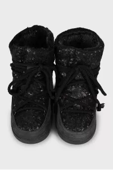 Insulated boots decorated with sequins
