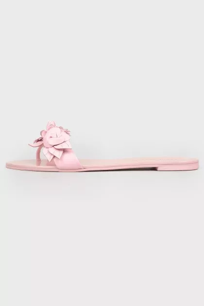 Slipans with flowers