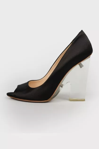 Transparent heel shoes