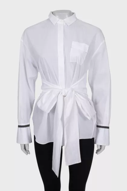 Blouse with a cutout on the back