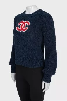 Dark blue sweater with brand logo