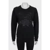 Sweatshirt with relief embroidery
