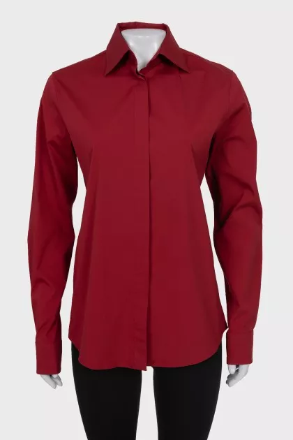 Fitted red shirt
