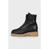 Quilted boots with embroidery on the toe