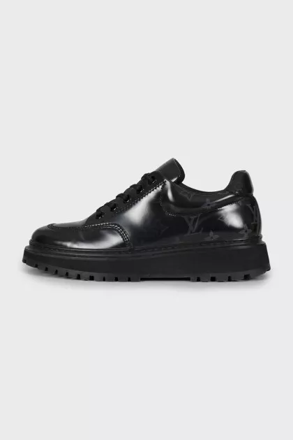 Men's shoes with signature print