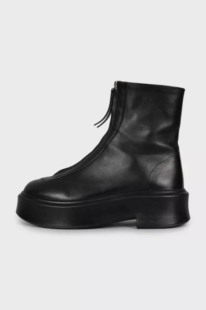 Leather boots decorated with lightning
