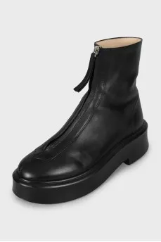 Leather boots decorated with lightning