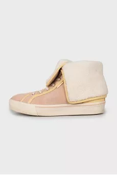Insulated pink suede boots