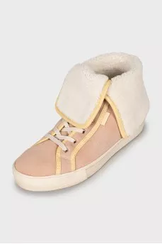 Insulated pink suede boots