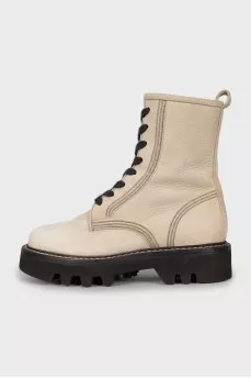 Leather boots with relief seams
