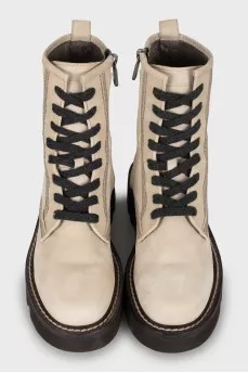 Leather boots with relief seams