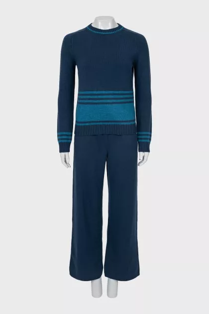 Cashmere jumper and trousers suit
