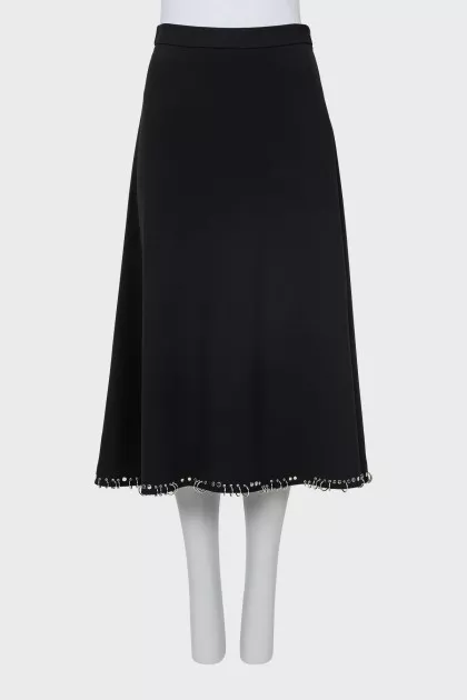 Skirt decorated with metal rings