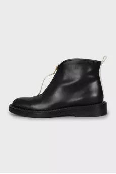 Leather boots decorated with lightning