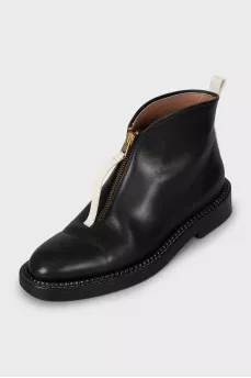 Leather boots decorated with lightning