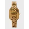 Quartz watch in gold color