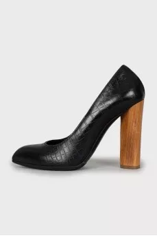 Leather shoes with wooden heels