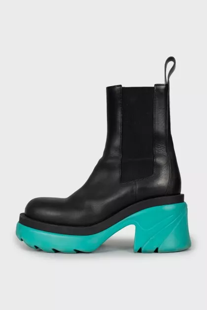 Leather boots with accent sole