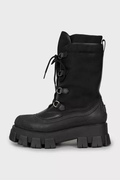 Tactile boots with a massive sole
