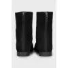 Suede boots with back closure
