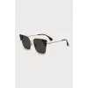 Thin frame sunglasses in gold color