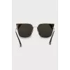 Thin frame sunglasses in gold color