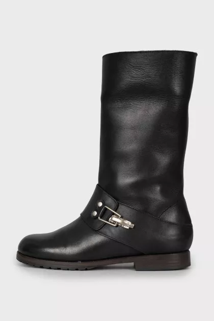 Cropped leather boots