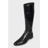 Leather boots with relief seam