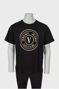 Men's black t-shirt with brand logo
