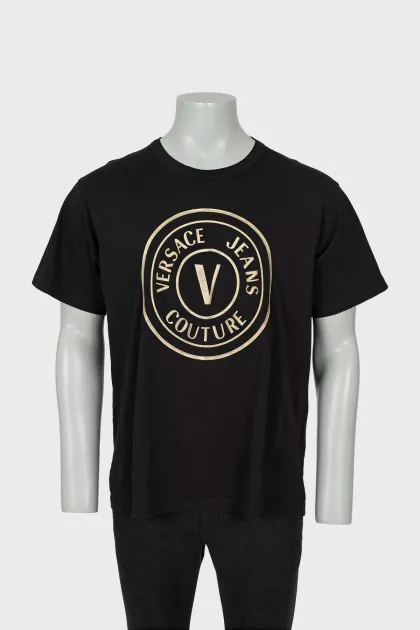 Men's black t-shirt with brand logo