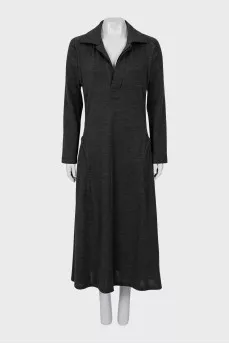 Wool dress with relief seams