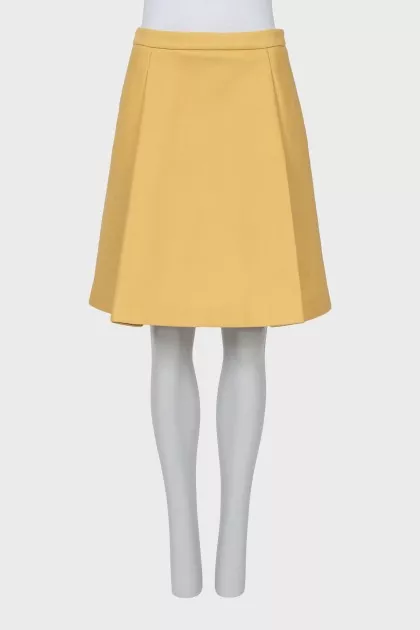 Fitted skirt with tag