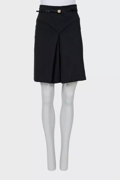 Fitted skirt with belt