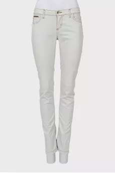 Light-colored low-rise jeans