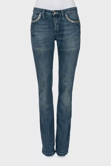 Low rise distressed jeans
