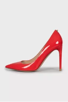 Red patent leather pumps
