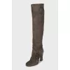 Suede boots decorated with tassel