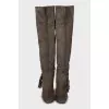 Suede boots decorated with tassel