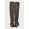 Suede boots decorated with tassel