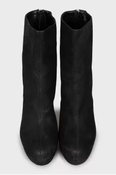 Leather ankle boots with a zip at the back