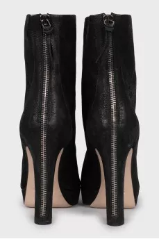Leather ankle boots with a zip at the back