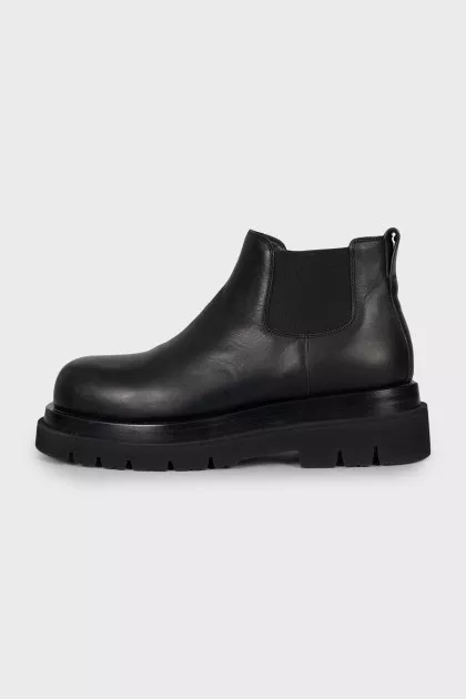 Cropped leather boots