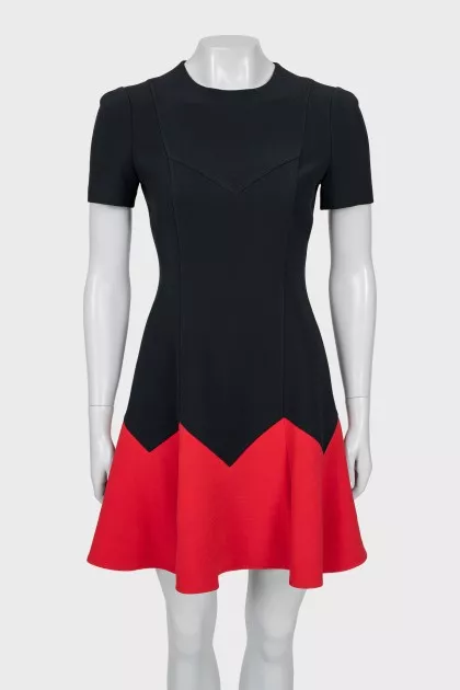Fitted dress with accent hem